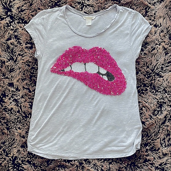 🫦Sequin Lips Tee🫦 - Picture 1 of 4